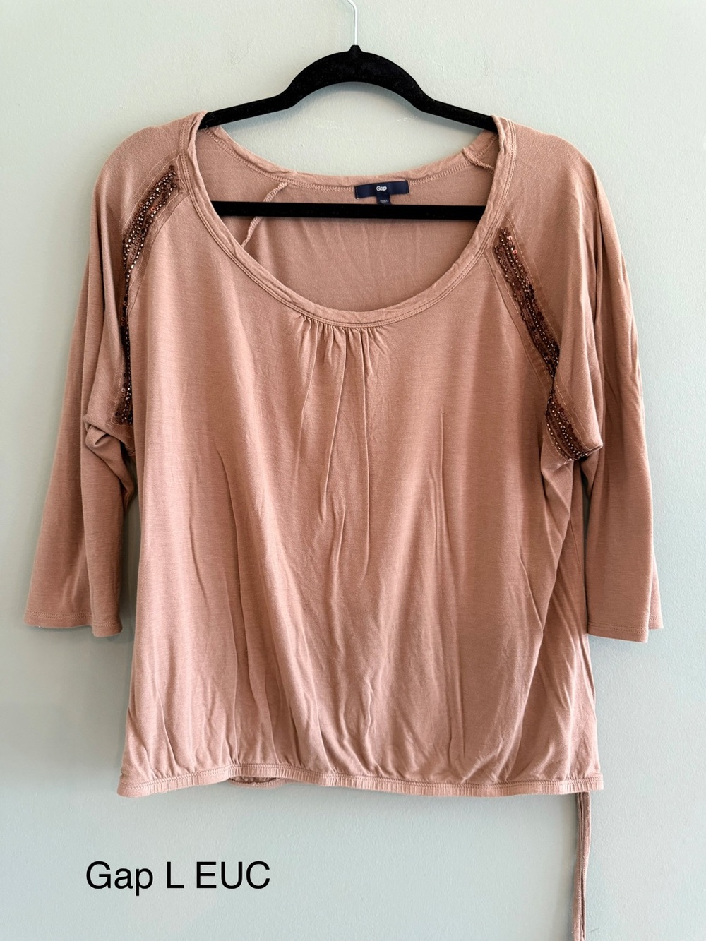 Gap Women’s Tan Scoop Neck Top